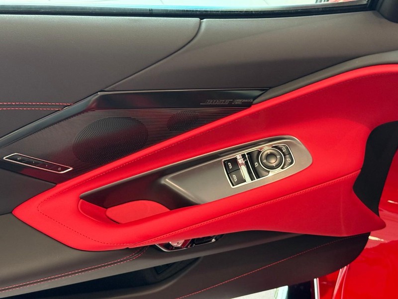 Chevrolet Corvette Vehicle Full-screen Gallery Image 5