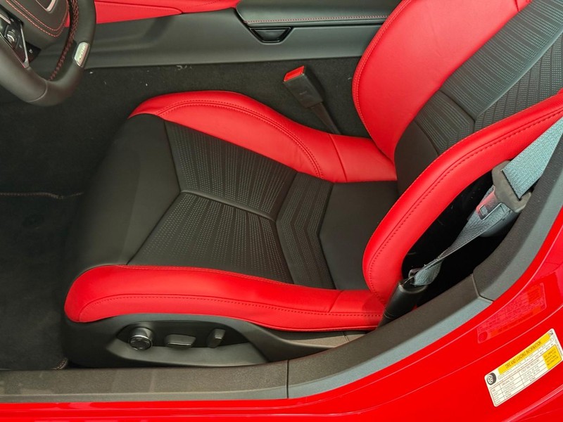 Chevrolet Corvette Vehicle Full-screen Gallery Image 7