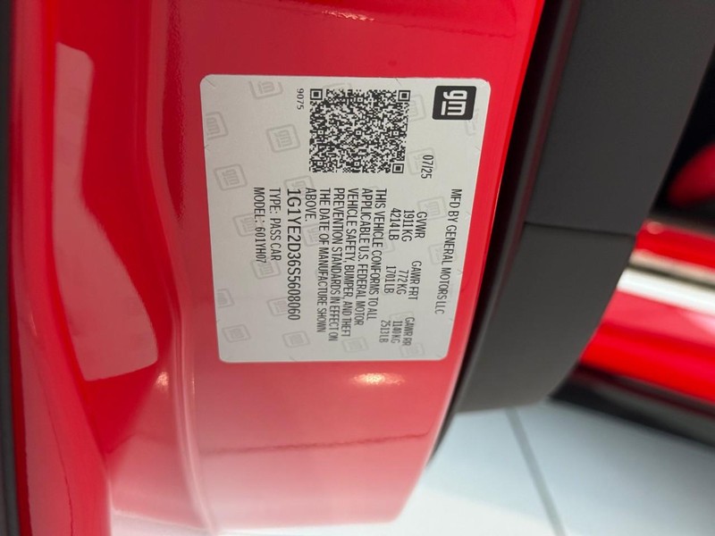 Chevrolet Corvette Vehicle Full-screen Gallery Image 9