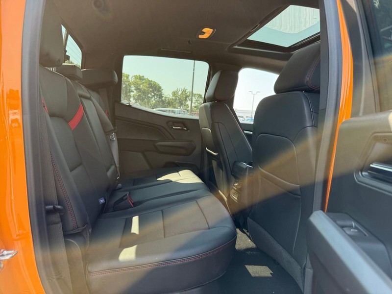 Chevrolet Colorado Vehicle Full-screen Gallery Image 5