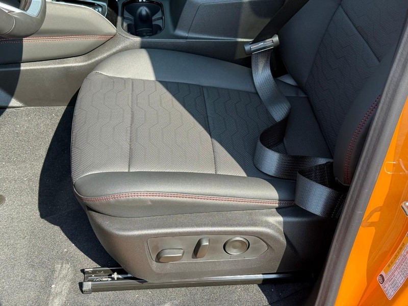 Chevrolet Colorado Vehicle Full-screen Gallery Image 12