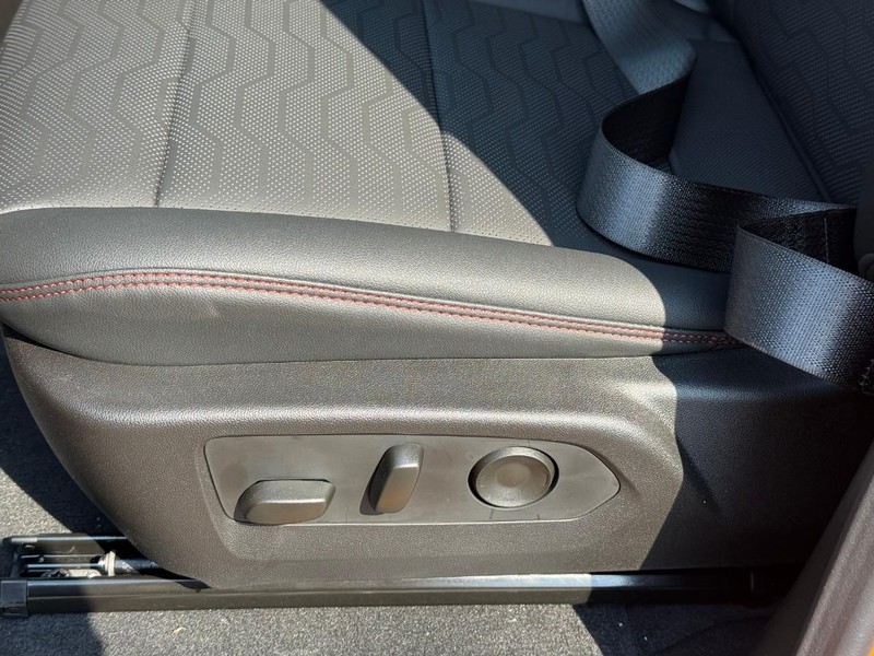 Chevrolet Colorado Vehicle Full-screen Gallery Image 13