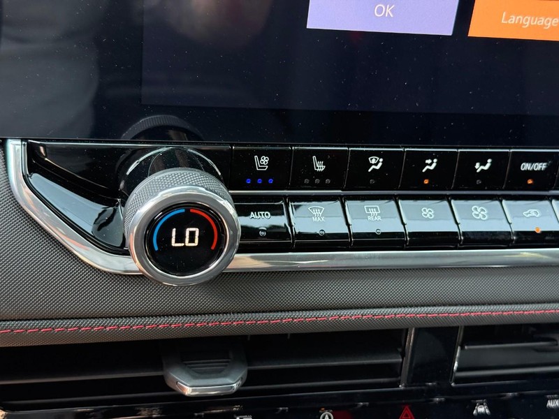 Chevrolet Colorado Vehicle Full-screen Gallery Image 16