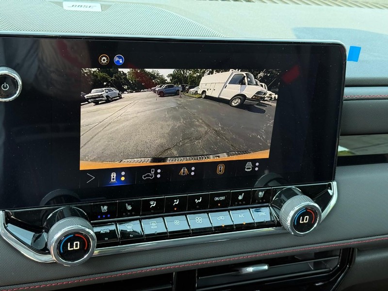 Chevrolet Colorado Vehicle Full-screen Gallery Image 17