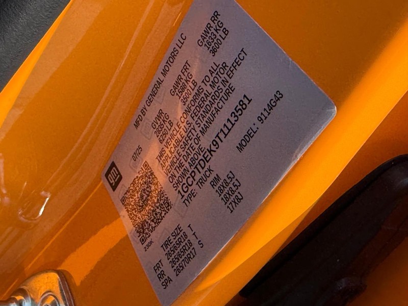 Chevrolet Colorado Vehicle Full-screen Gallery Image 18