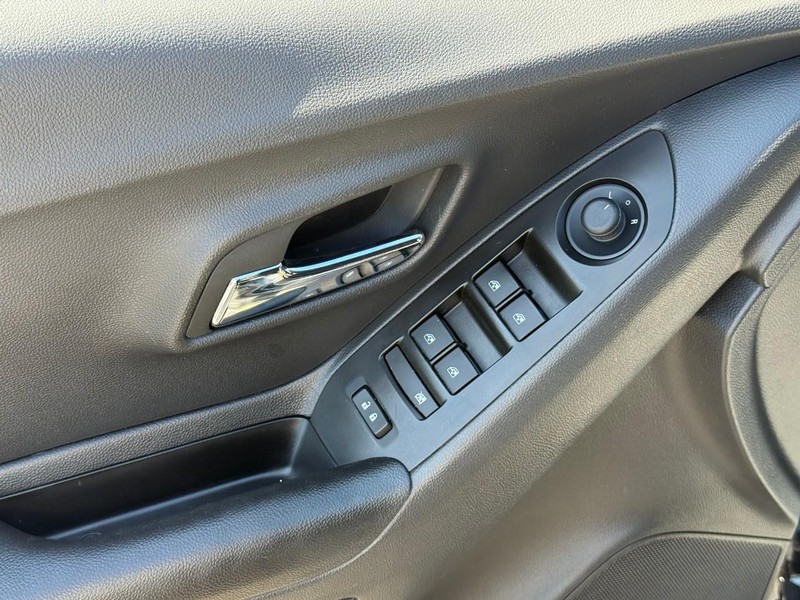 Chevrolet Trax Vehicle Full-screen Gallery Image 15