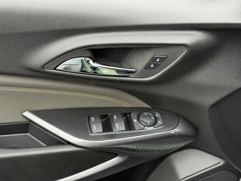 Chevrolet Trax Vehicle Full-screen Gallery Image 10