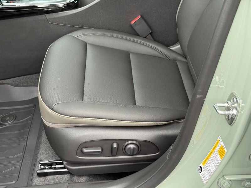 Chevrolet Trax Vehicle Full-screen Gallery Image 11