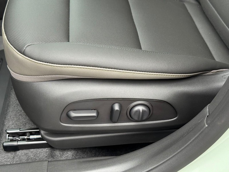 Chevrolet Trax Vehicle Full-screen Gallery Image 12