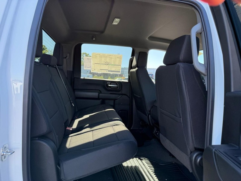 Chevrolet Silverado 2500HD Vehicle Full-screen Gallery Image 6