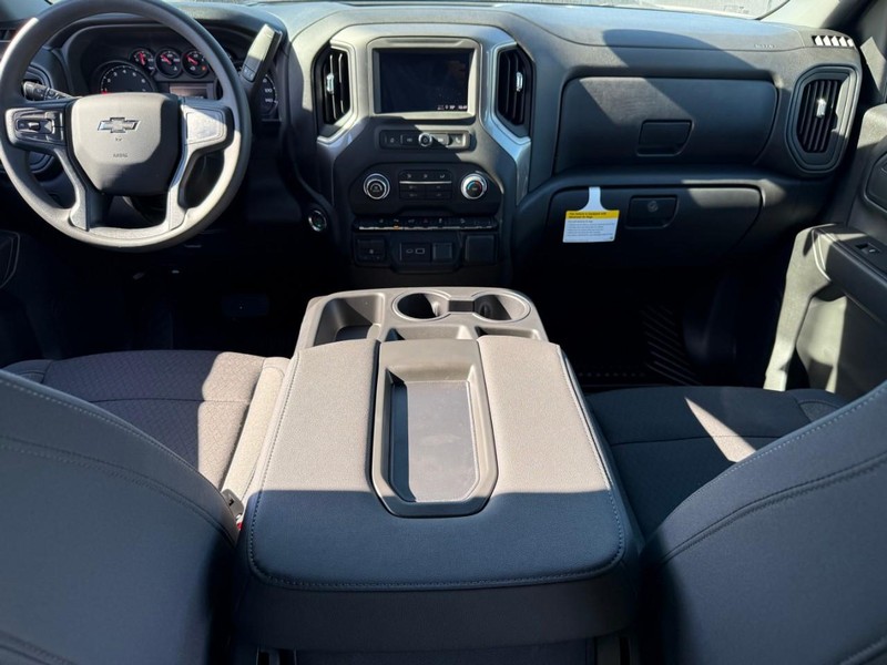 Chevrolet Silverado 2500HD Vehicle Full-screen Gallery Image 7