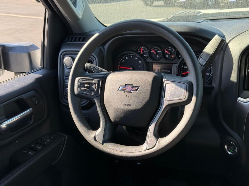 Chevrolet Silverado 2500HD Vehicle Full-screen Gallery Image 8