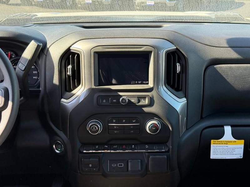 Chevrolet Silverado 2500HD Vehicle Full-screen Gallery Image 9