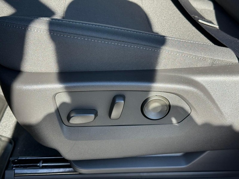 Chevrolet Silverado 2500HD Vehicle Full-screen Gallery Image 13