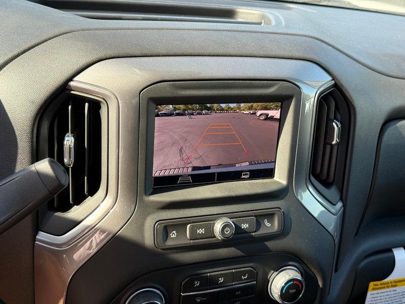 Chevrolet Silverado 2500HD Vehicle Full-screen Gallery Image 15