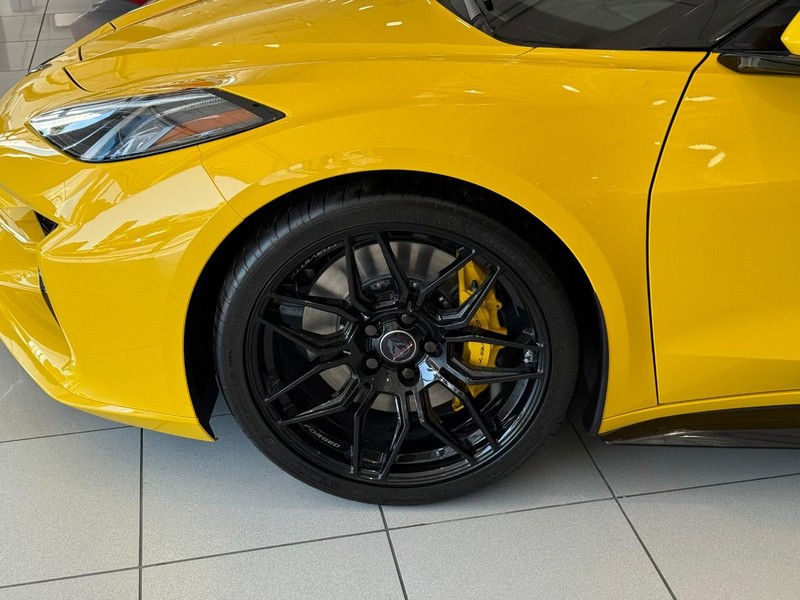 Chevrolet Corvette Vehicle Full-screen Gallery Image 5