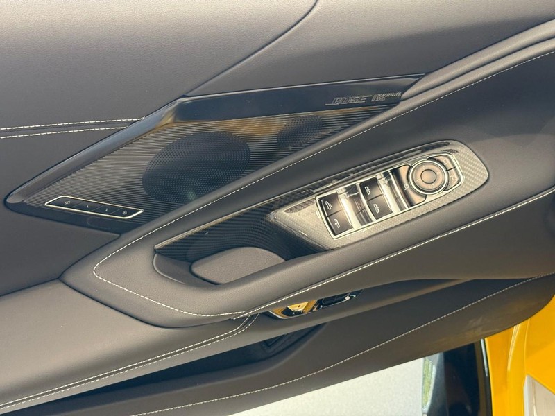 Chevrolet Corvette Vehicle Full-screen Gallery Image 7