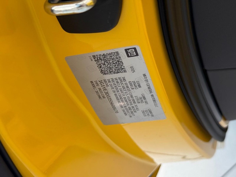 Chevrolet Corvette Vehicle Full-screen Gallery Image 10