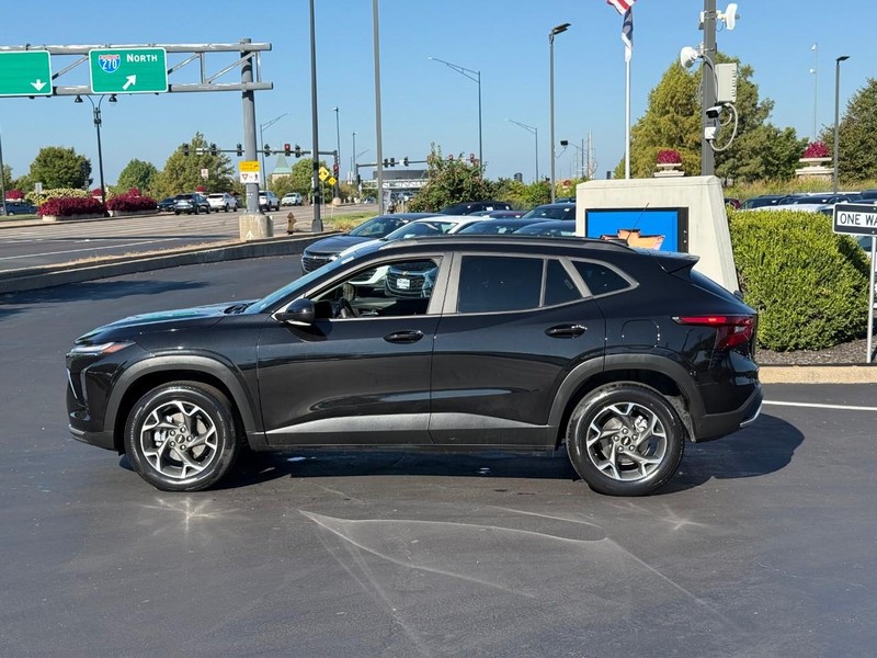 Chevrolet Trax Vehicle Full-screen Gallery Image 2