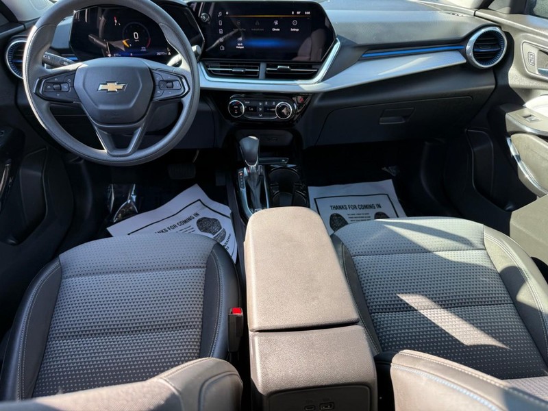 Chevrolet Trax Vehicle Full-screen Gallery Image 12