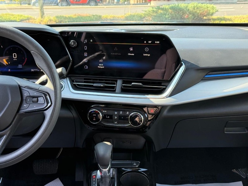 Chevrolet Trax Vehicle Full-screen Gallery Image 14