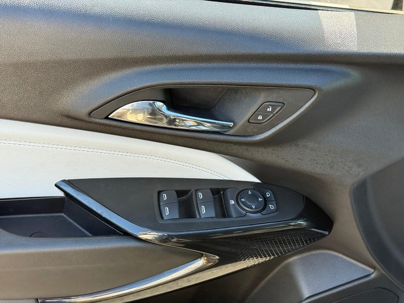 Chevrolet Trax Vehicle Full-screen Gallery Image 16