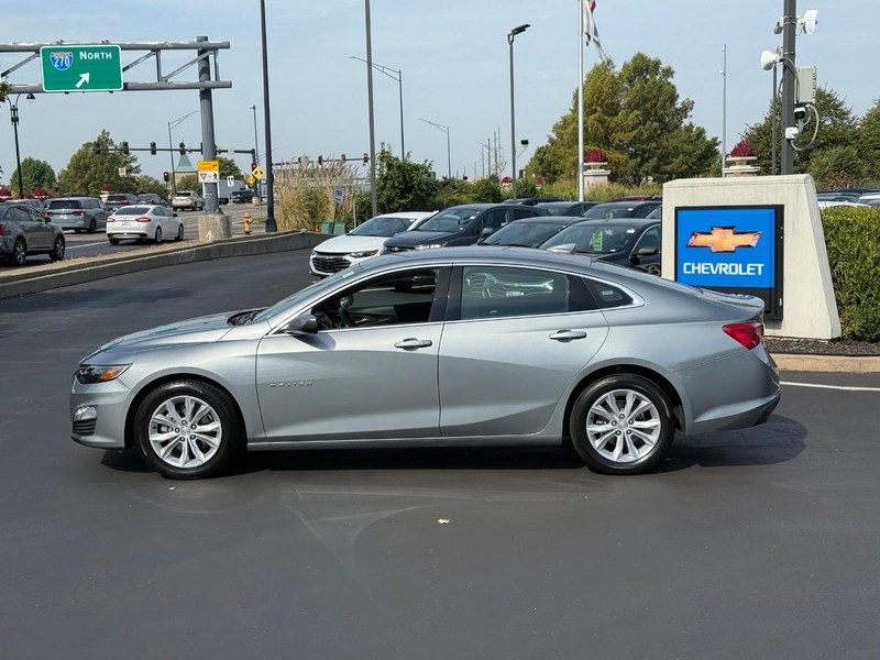 Chevrolet Malibu Vehicle Full-screen Gallery Image 2
