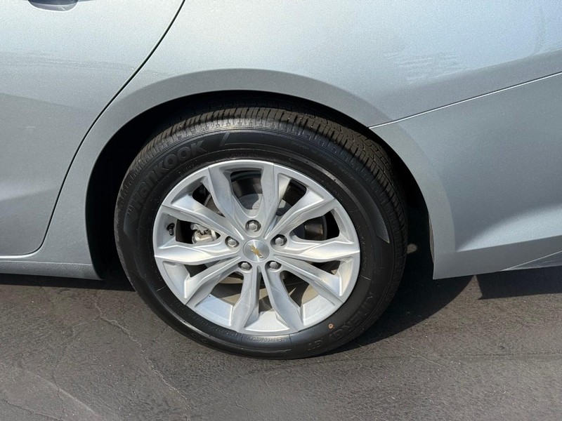 Chevrolet Malibu Vehicle Full-screen Gallery Image 4