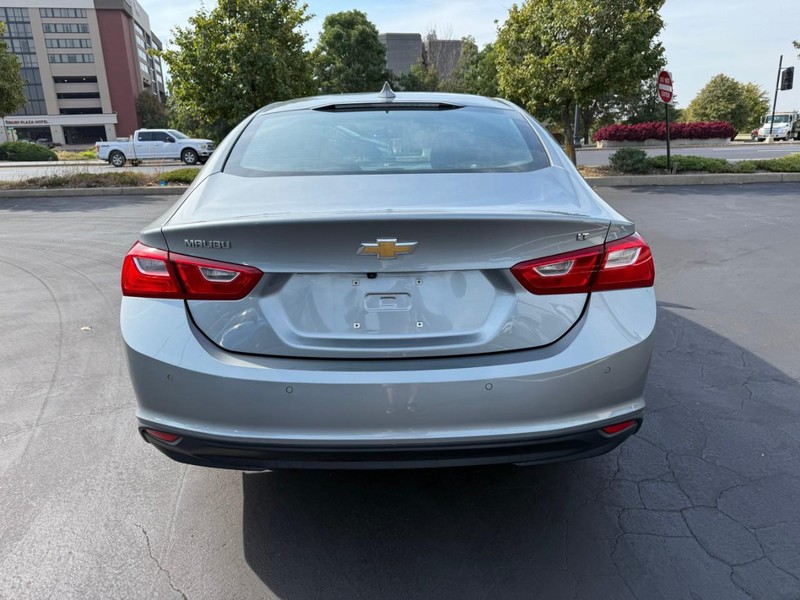 Chevrolet Malibu Vehicle Full-screen Gallery Image 6