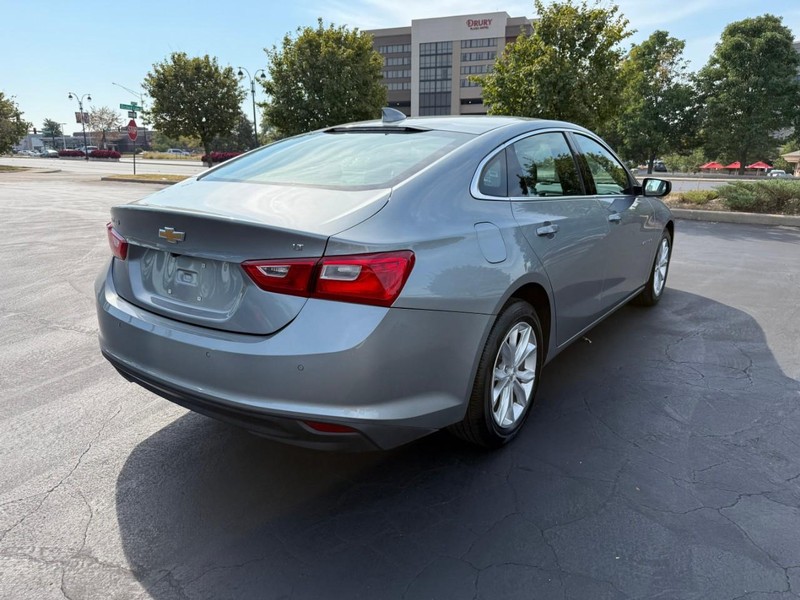 Chevrolet Malibu Vehicle Full-screen Gallery Image 7