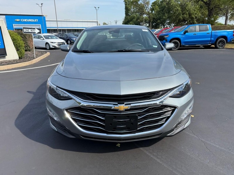 Chevrolet Malibu Vehicle Full-screen Gallery Image 9