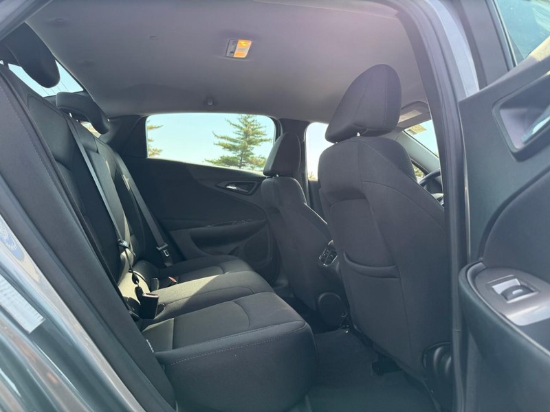 Chevrolet Malibu Vehicle Full-screen Gallery Image 10