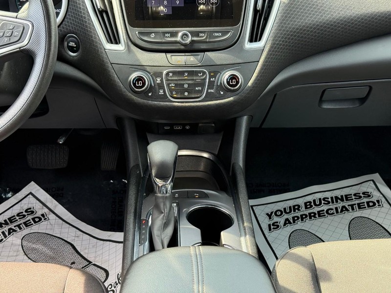 Chevrolet Malibu Vehicle Full-screen Gallery Image 14