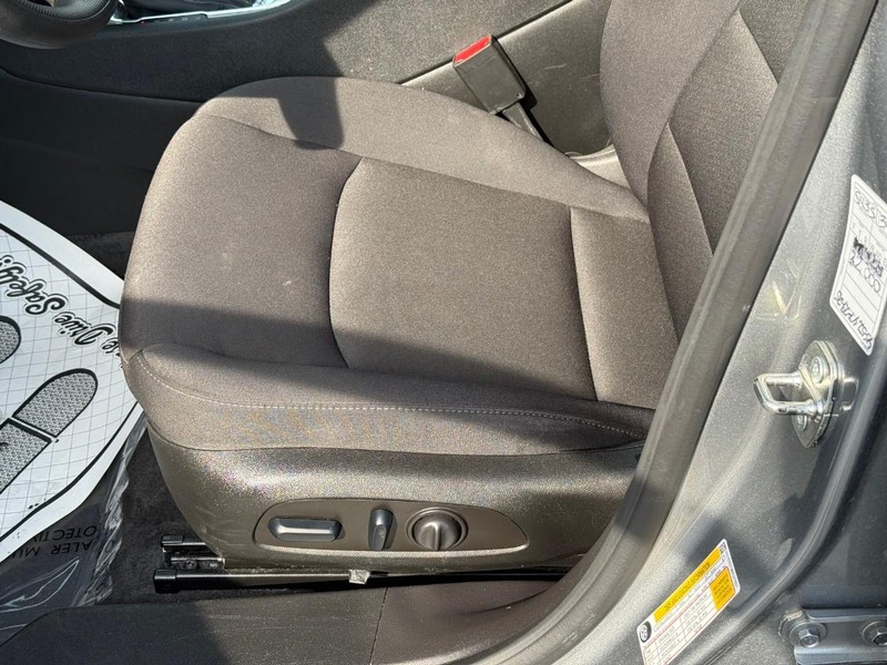 Chevrolet Malibu Vehicle Full-screen Gallery Image 16