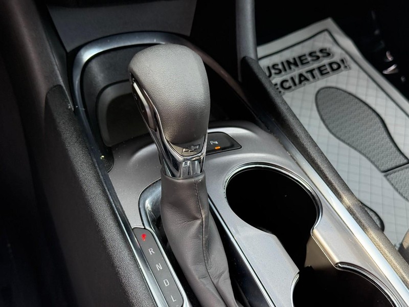 Chevrolet Malibu Vehicle Full-screen Gallery Image 21