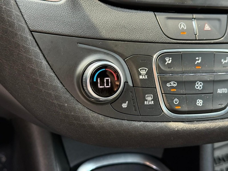 Chevrolet Malibu Vehicle Full-screen Gallery Image 22