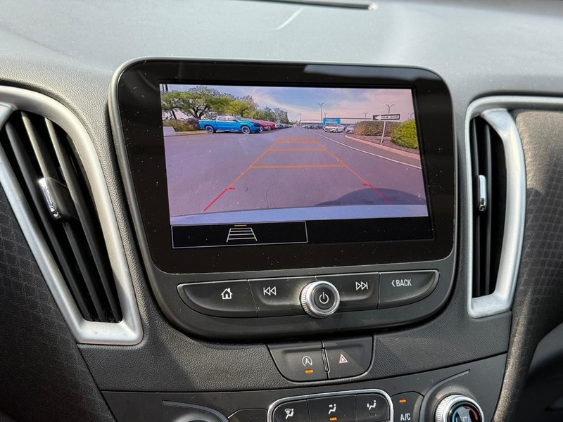 Chevrolet Malibu Vehicle Full-screen Gallery Image 23