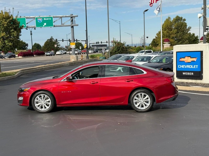 Chevrolet Malibu Vehicle Full-screen Gallery Image 2
