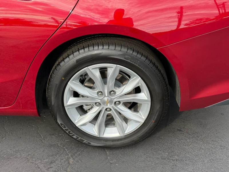 Chevrolet Malibu Vehicle Full-screen Gallery Image 4