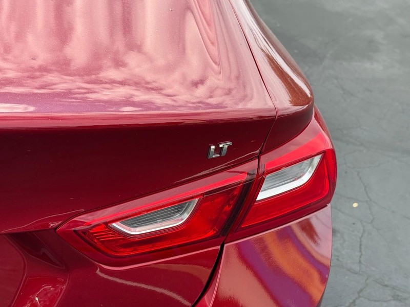 Chevrolet Malibu Vehicle Full-screen Gallery Image 5