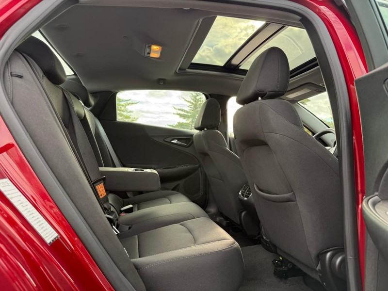 Chevrolet Malibu Vehicle Full-screen Gallery Image 11