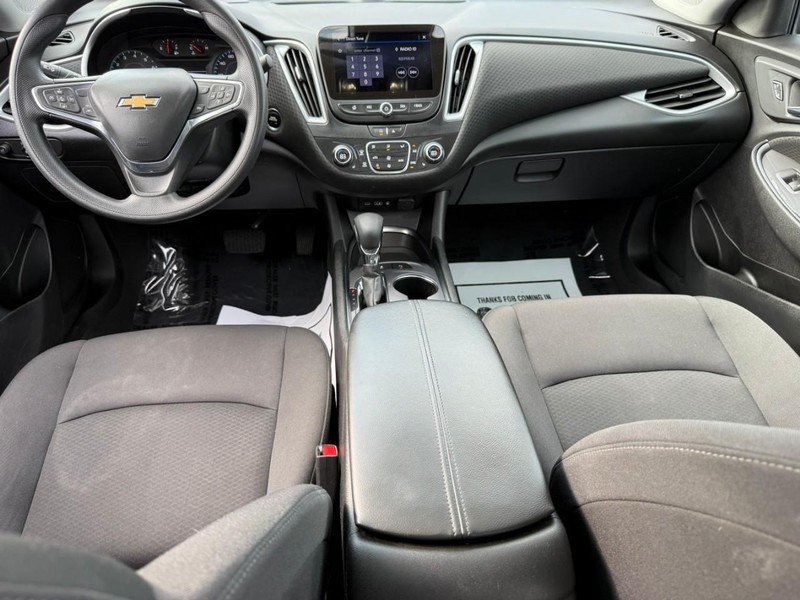 Chevrolet Malibu Vehicle Full-screen Gallery Image 12