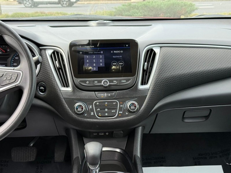 Chevrolet Malibu Vehicle Full-screen Gallery Image 14