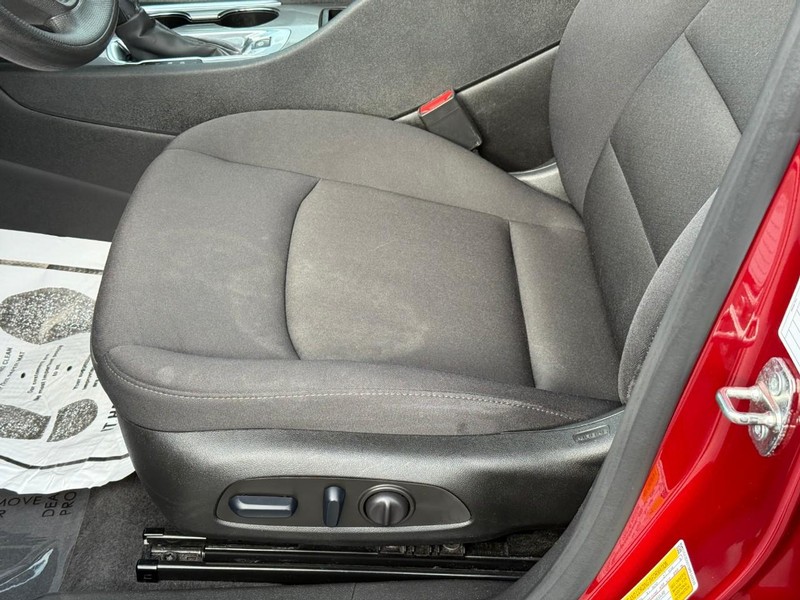 Chevrolet Malibu Vehicle Full-screen Gallery Image 17