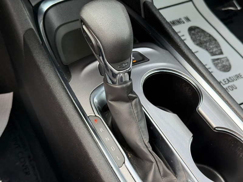 Chevrolet Malibu Vehicle Full-screen Gallery Image 22