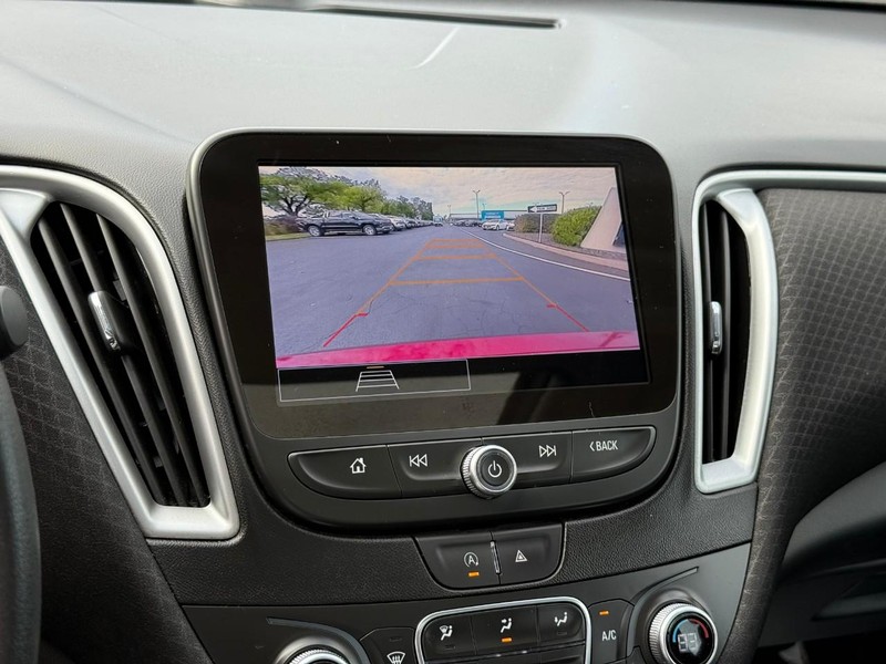 Chevrolet Malibu Vehicle Full-screen Gallery Image 24