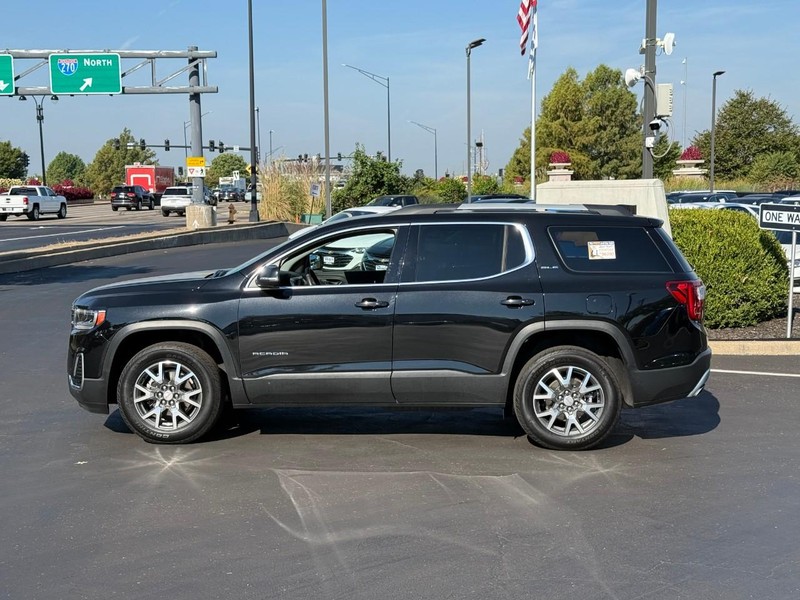 GMC Acadia Vehicle Full-screen Gallery Image 2