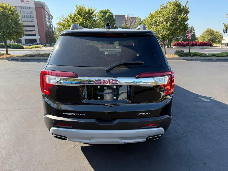 GMC Acadia Vehicle Full-screen Gallery Image 7