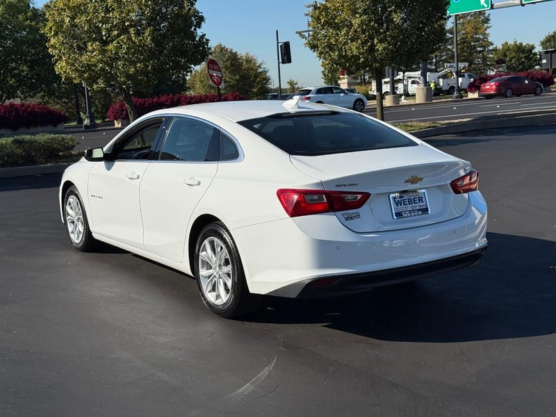 Chevrolet Malibu Vehicle Full-screen Gallery Image 3