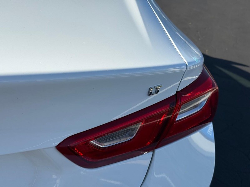 Chevrolet Malibu Vehicle Full-screen Gallery Image 5